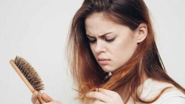 Si të rigjeneroni flokët e dëmtuar pas plazhit