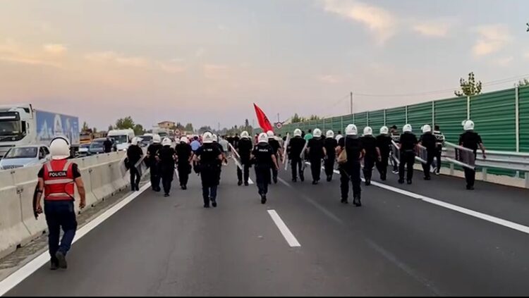 Protestë në Thumanë-Kashar, tensione mes policisë dhe banorëve, kërkohet hyrje dhe dalje për zonat e Krujës