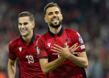 Zyrtare/ Nedim Bajrami pranë klubit legjendar në Skoci