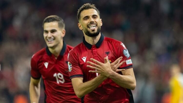 Zyrtare/ Nedim Bajrami pranë klubit legjendar në Skoci