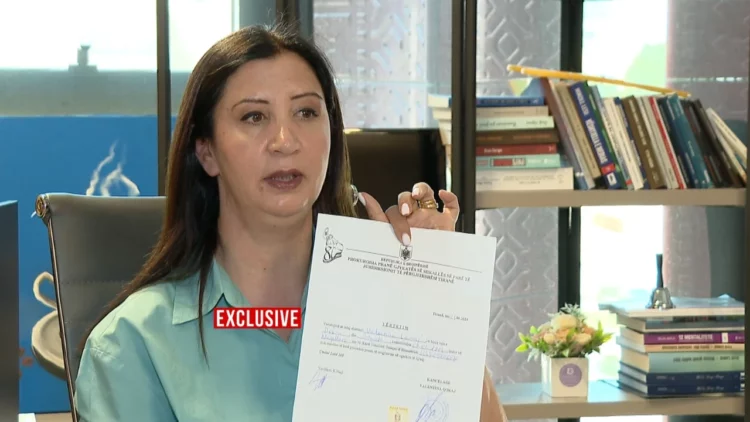 Skandali i bursave/ Flet Valentina Lamaj, mësuesja që koordinonte me “mbesën e kryeministrit”: Ministrja vuloste
