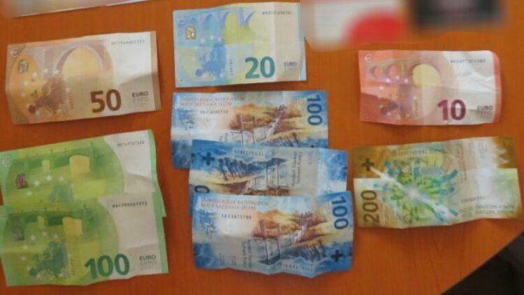 Gjeti kuletën me 500 franga dhe 280 euro, qytetarja e dorëzon në policinë e Pejës