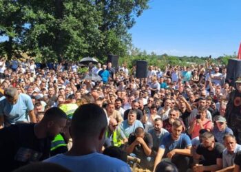 U vra nga policia serbe, pjesëmarrës të shumtë në varrimin e Faton Hajrizit