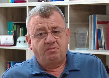 Urdhri i Mjekut kundër ndalimit të bluzave të bardha për të punuar dhe në shtet edhe në privat