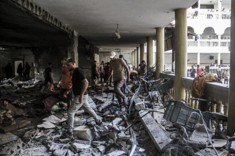 Sulmi me 93 viktima në shkollën në Gaza, Izraeli: Eliminuam 19 terroristë të Hamasit