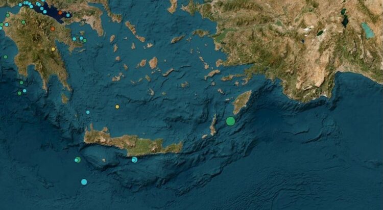 Tërmet në Greqi, banorët dalin në rrugë