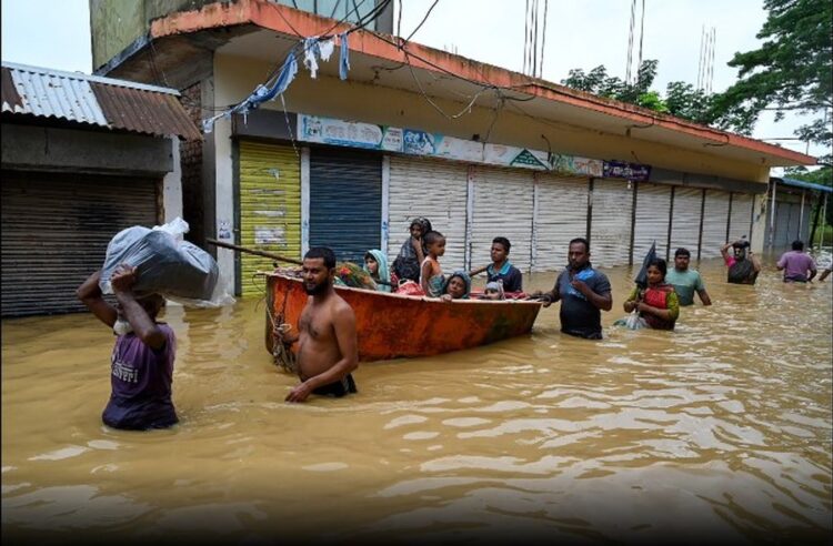 Përmbytje apokaliptike, dhjetëra viktima dhe të zhvendosur në Bangladesh