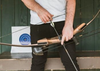 Arrestohet 38-vjeçari në Lushnje, i gjenden 2 harqe dhe 53 shigjeta