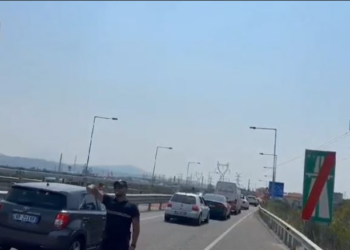 Trafik i rënduar në hyrje të Elbasanit, Policia: Ka fluks drejt Korçës