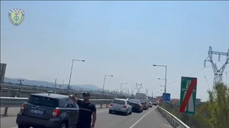 Trafik i rënduar në hyrje të Elbasanit, Policia: Ka fluks drejt Korçës