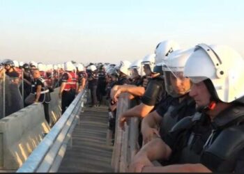 Protesta në aksin Thumanë-Kashar, policia largon protestuesit