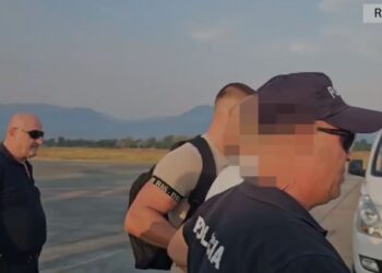 Tentoi vrasjen e dy policëve në Tiranë, ekstradohet nga Parisi