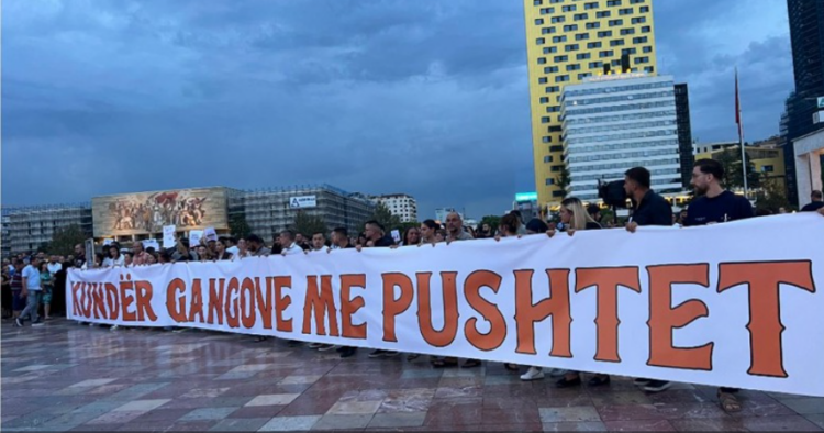 Marshim nga sheshi Skëndërbej për Egli Progën, qytetarët kërkojnë drejtësi