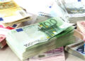 Euro prek minimum të ri historik, dollari në nivelin më të ulët që nga 2008