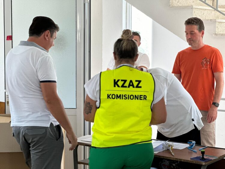 Përfundon shpërndarja e materialeve zgjedhore në Himarë