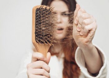 Hekur dhe vitaminë C, kombinimi ideal kundër rënies së flokut