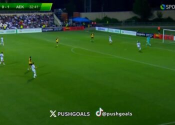 (VIDEO) Portieri Strakosha i pafat gabon në ndeshjen e AEK në Ligën e Konferencës