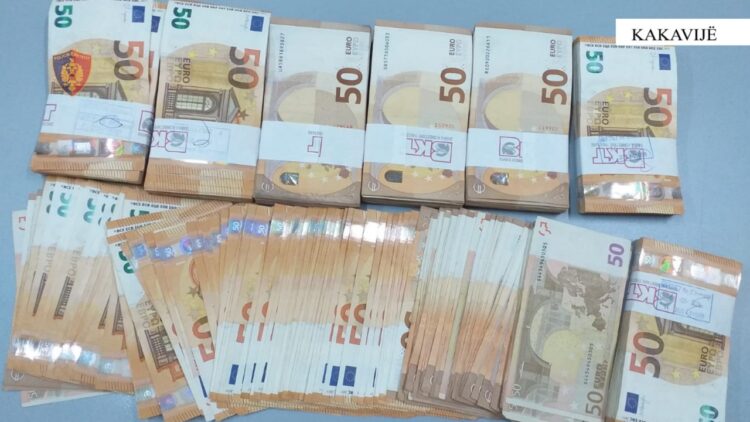 Kapet me 41 mijë euro të padeklaruara në Kakavijë, procedohet 50-vjeçarja