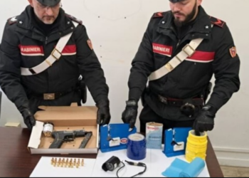 Dy shqiptarë kthenin shtëpitë me qira në baza droge dhe monitoronin Policinë me kamera në Itali