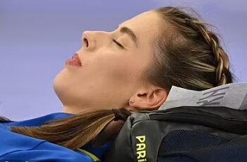 Fitoi medaljen e artë, sportistja ukrainase fle në pistë në mes të kërcimit