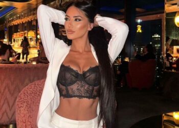 E dashura e Robert Berishës provokon rrjetin me poza joshëse