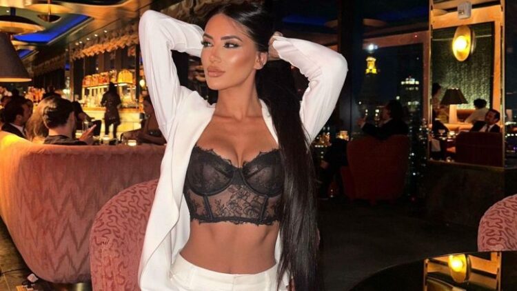 E dashura e Robert Berishës provokon rrjetin me poza joshëse