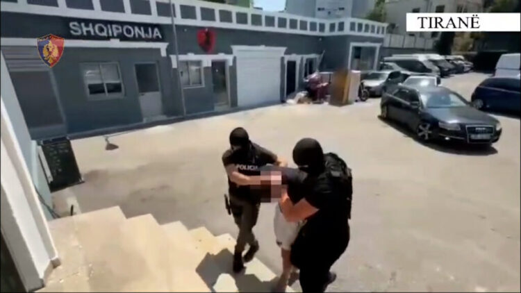 Trafikonin armë drejt Anglisë, Gjykata lë në burg tre të arrestuarit