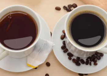 Pse kafeja është më e mirë në mëngjes se çaji