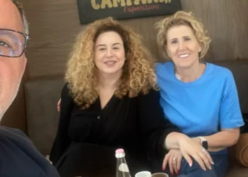 “Nuk ta zëvendësoj dot mamin, por…”, urimi prekës i Agron Llakaj për ditëlindjen e të bijës