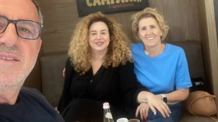 “Nuk ta zëvendësoj dot mamin, por…”, urimi prekës i Agron Llakaj për ditëlindjen e të bijës