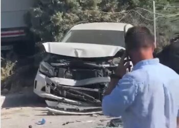 Aksident në Palasë-Dhërmi/ Përplasi disa makina me kamion, arrestohet i riu