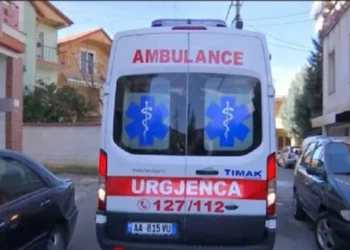 Aksident i rëndë në një servis makinash te Dispanceria në Tiranë, 56-vjeçari humb jetën