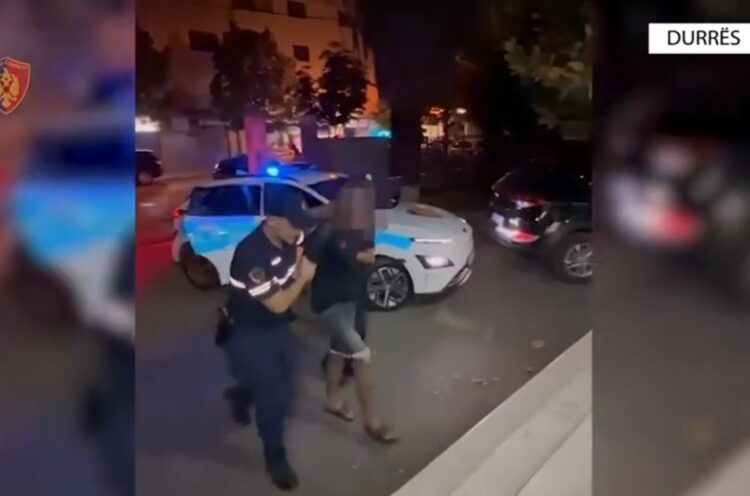 Vodhën tre automjete në Durrës, vihen në pranga 4 persona (Emrat)