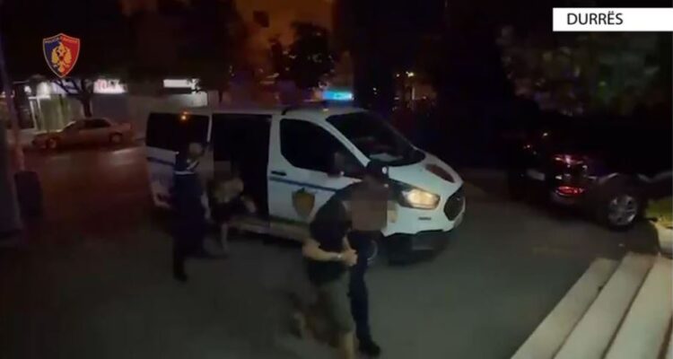 Kapen me kokainë në automjet, arrestohen dy të rinj në Durrës