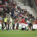 (VIDEO) Panik në Ligue 1, futbollisti bie pa ndjenja në fushë, ndeshja ndërpritet për 35 minuta