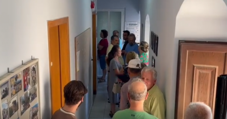 Zgjedhjet/ Komisonerët pezullojnë për momentin votimin në Himarë fshat