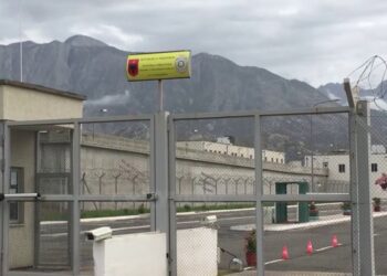 U kap me drogë gjatë turnit të punës, arrestohet polici i burgut të Peqinit – Emri