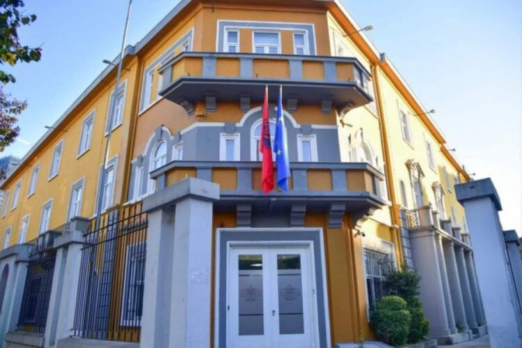 Vende të reja në Arsim, fryhet me 45% stafi i drejtorive rajonale dhe i Agjencisë