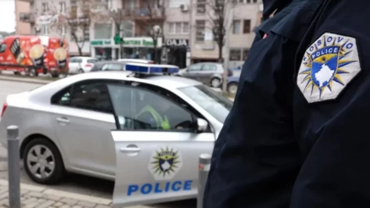 E rëndë në Kosovë/ Dy fëmijë me biçikletë përplasen me makinën, humb jetën njëri prej tyre