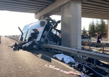 Ankara/ Autobusi përplaset me shtyllën e betonit, 9 të vdekur e 26 të plagosur