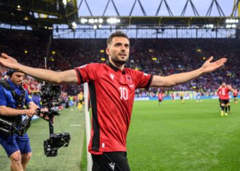 Nedim Bajrami pranë akordit me skuadrën e njohur britanike