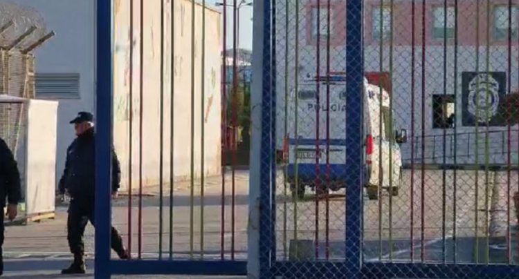 Kapet kanabis në burgun e Fierit, u tentua që të futej nga familjarja e të dënuarit