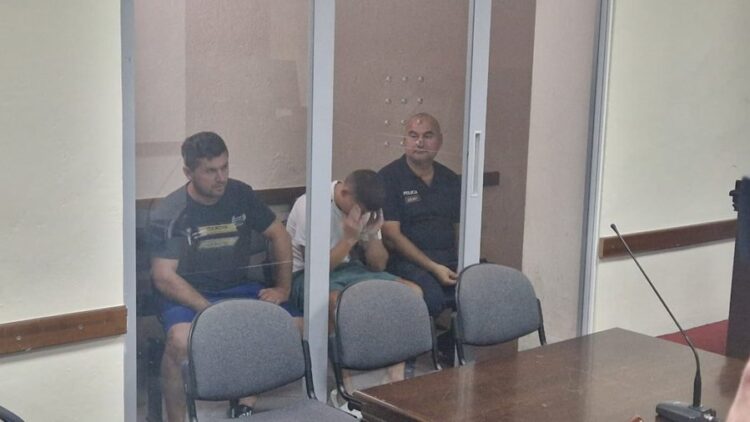 Vrau me thikë Amarildo Hoxhallarin se i ngacmoi të dashurën, del para gjykatës Darmen Keli