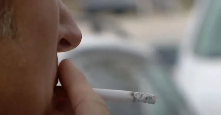 Ndryshon ligji/ Ndalohet shitja e disa produkteve të duhanit, kufizohen cigaret elektronike