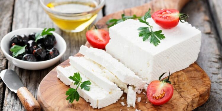 Djathi ‘Feta’ në rrezik: Greqia po lufton ‘murtajën e dhive’ që kërcënon prodhimin e qumështit!