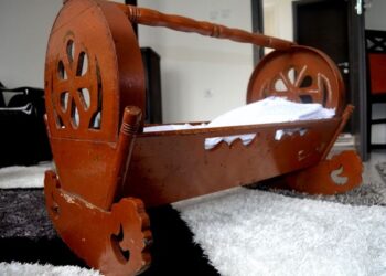 E rëndë në Kosovë! Dy-vjeçarja humb jetën tragjikisht, pasi u rrokullis djepi