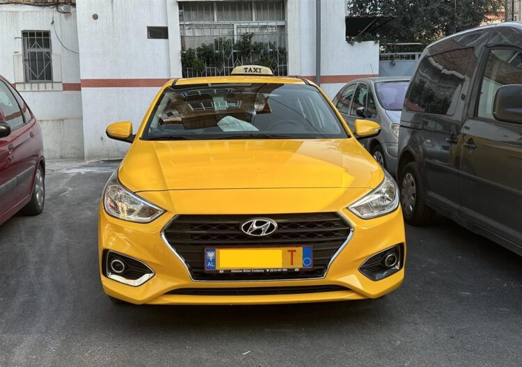 Tiranë/ Pasagjeri grabit taksistin