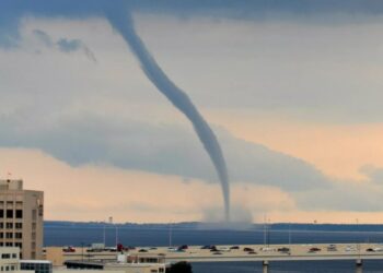 Meteorologët shpjegojnë se si u godit jahti në Sicili nga një rrjedhë uji