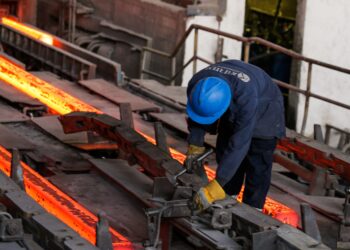 Kurum mbyll uzinën e çelikut pas skandalit me mbetjet, mund të lërë qindra familje pa punë