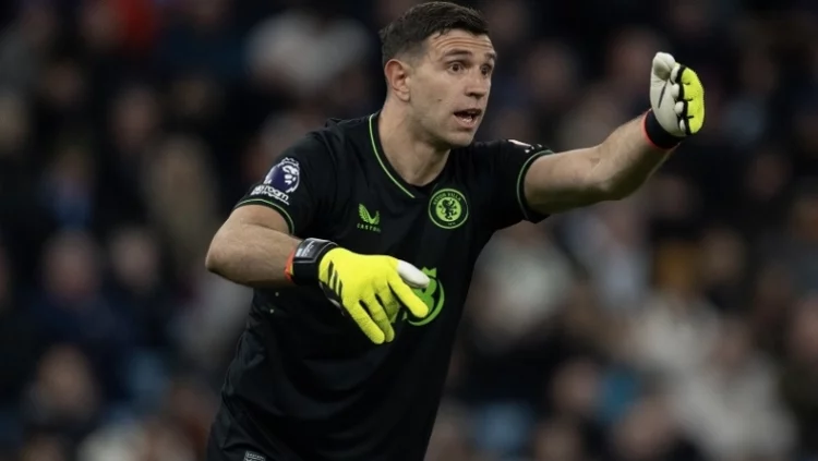 “Më i miri në botë”, Aston Villa “blindon” portierin Martinez